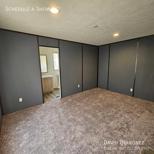 Building Photo - 3211 Victor-