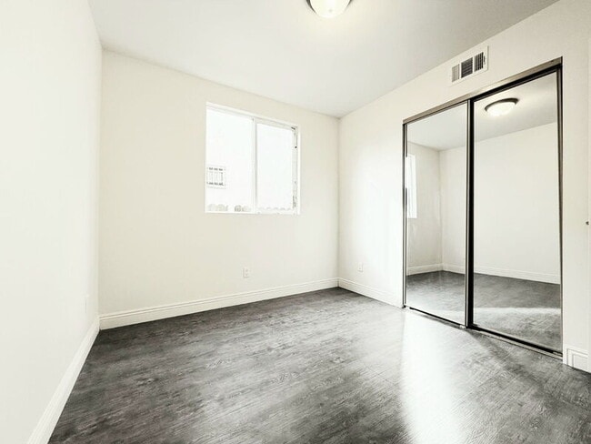 Building Photo - 1440 E 42nd St