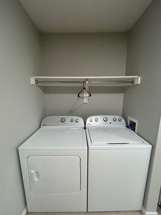 Building Photo - 3302 SW Landau Ct