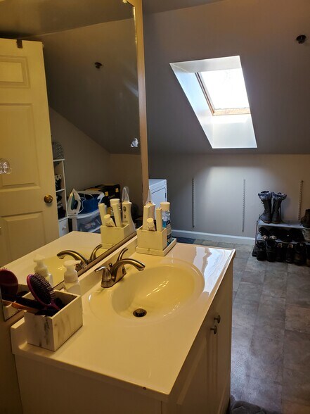 Building Photo - 131 Hildred Dr