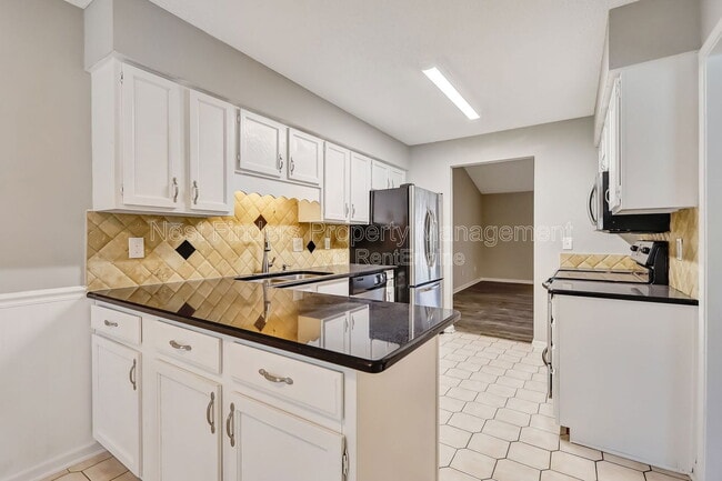 Building Photo - 10855 Mandarin Station Dr W