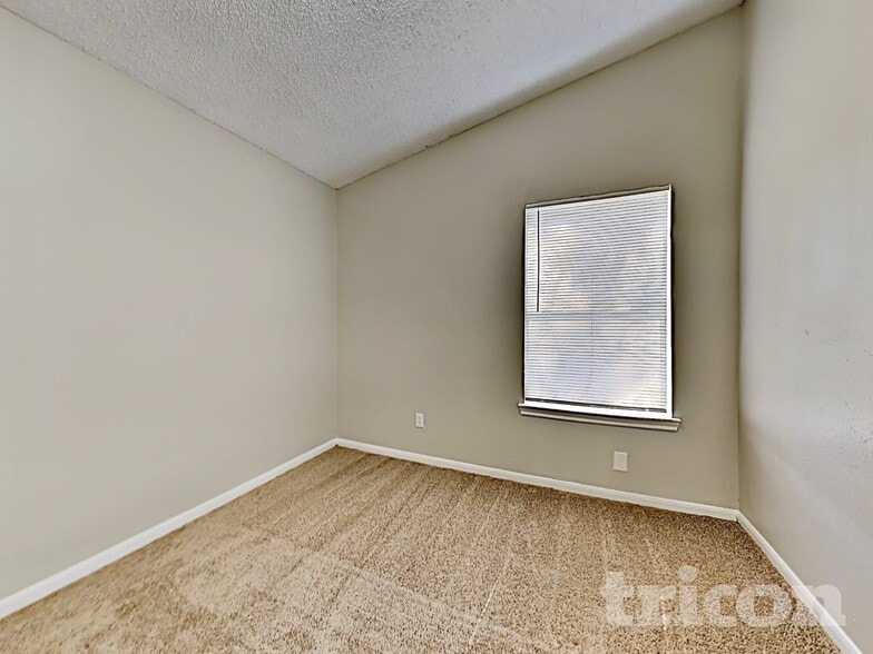 Building Photo - 3215 Boynton Dr