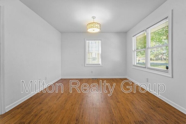 Building Photo - 93 W Hamer St