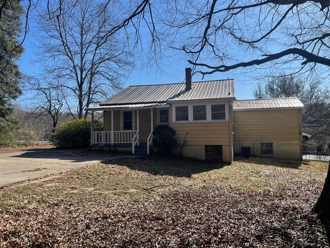 Building Photo - Adorable 3 bedroom 1 bath home Located in Hickory