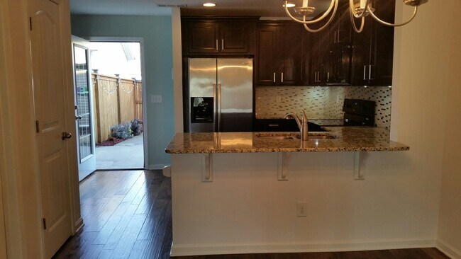 Building Photo - Townhome in Villages of Riverwood, Upgrades include Granite, Hdwd Floors, 1 Car Garage, Community...
