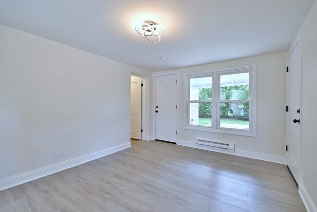 Building Photo - 6750 N Kostner Ave