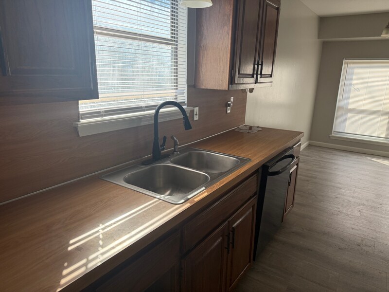 Building Photo - 1716 N Butternut Ave