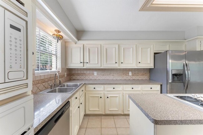 Building Photo - 10310 Great Plains Ln