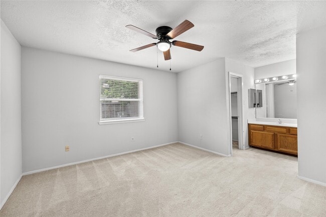 Building Photo - 10219 Staghill Dr