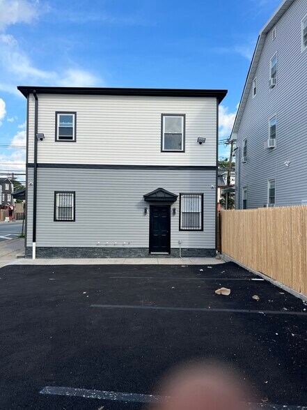 Building Photo - 331 Myrtle Ave