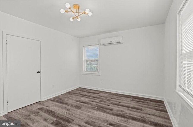 Building Photo - 2322 S 63rd St
