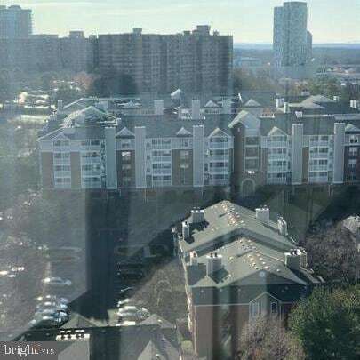 Building Photo - 8220 Crestwood Heights Dr