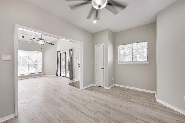 Building Photo - 10122 Waterstone Dr
