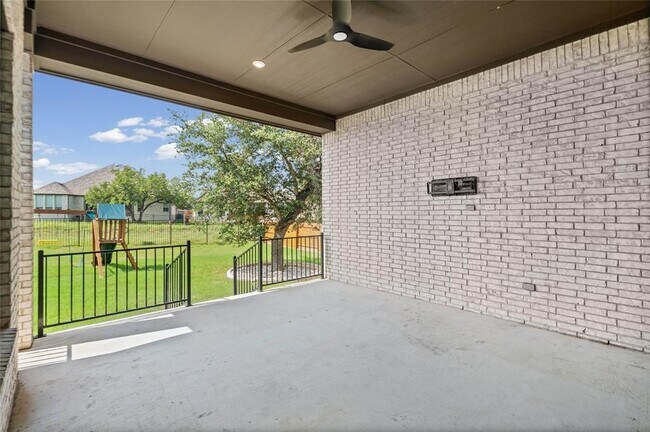 Building Photo - 1336 Academy Oaks Dr