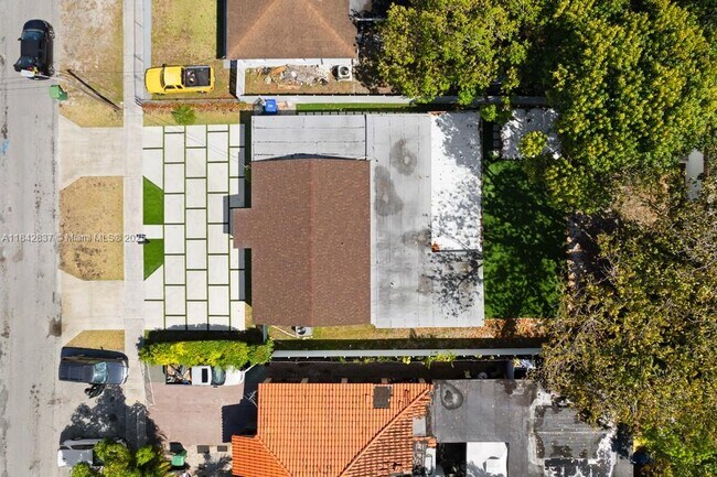 Building Photo - 445 SW 62nd Ct