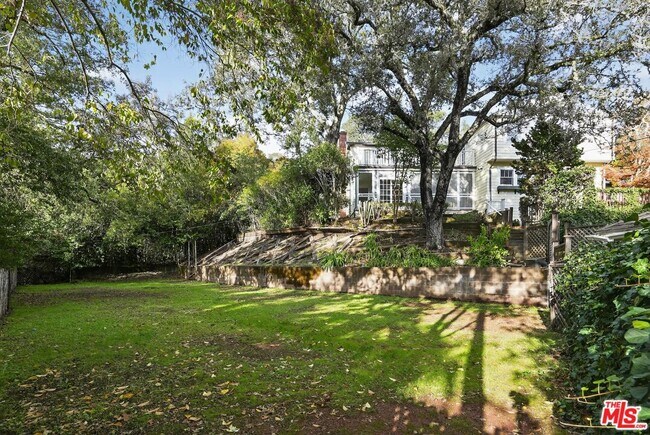 Building Photo - 15 N Ridgewood Rd