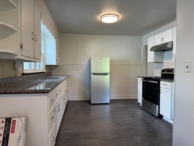 Building Photo - 404 Grubert Ave