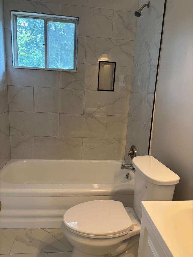 Building Photo - "Charming 3-Bedroom Gem on Winfield Road - Cozy Comfort Awaits in 966 Sq Ft!"