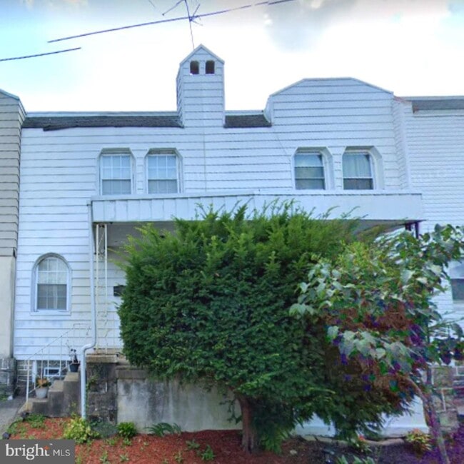 Building Photo - 1050 Edgemore Rd