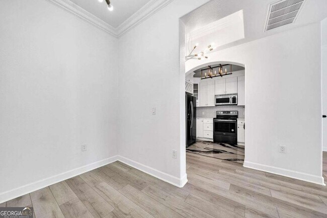 Building Photo - 3445 N Stratford Rd NE