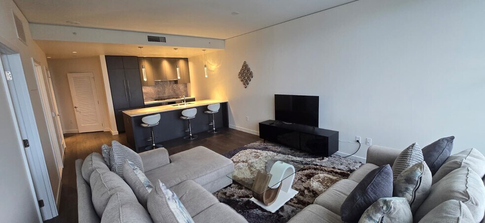 Building Photo - 2510 6th Ave