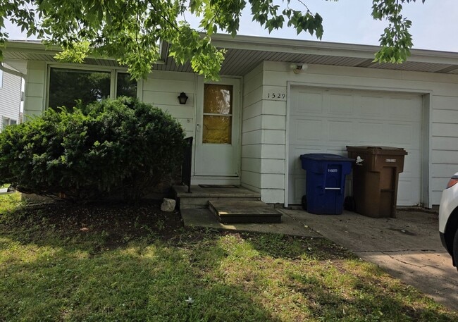 Primary Photo - 1527-1529 Greendale St