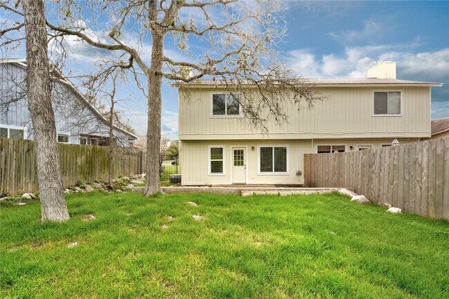 Building Photo - 6102 Parkwood Dr