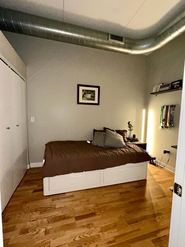 Building Photo - 660 W Wayman St