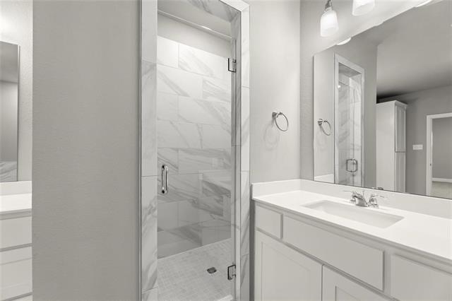 Building Photo - 304 Community Dr