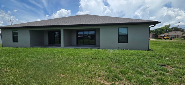 Building Photo - Duplex for rent