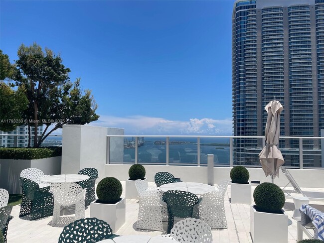 Building Photo - 1010 Brickell Ave