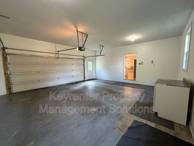 Building Photo - 104 Buckingham Pl