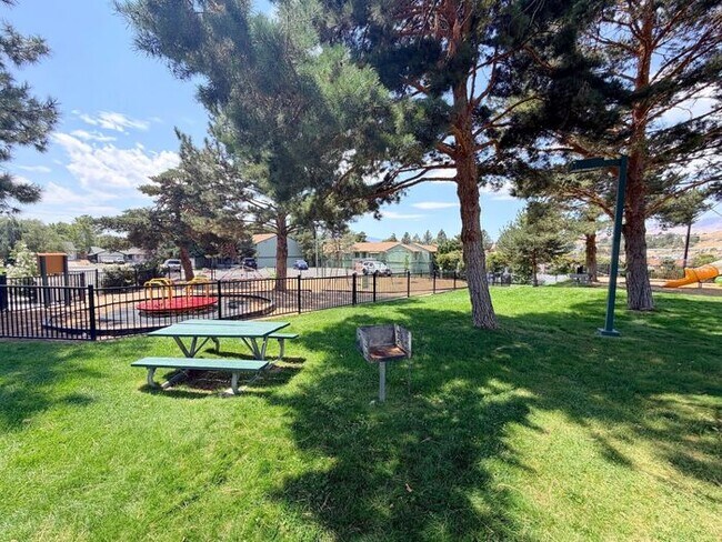 Building Photo - North Reno Wildcreek Garden Condos Upstairs 2 Bedroom