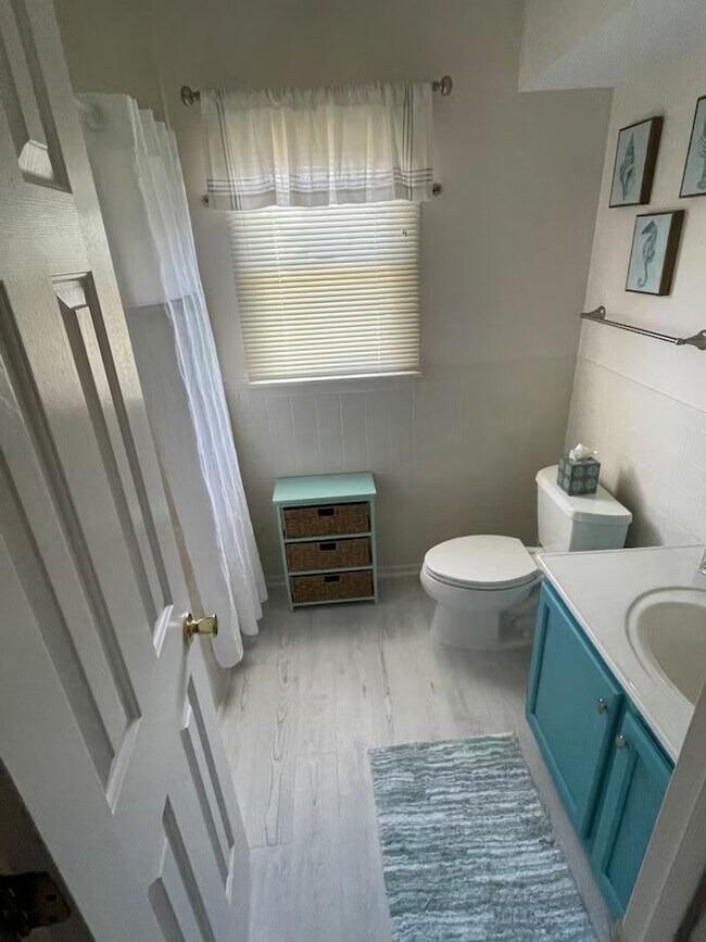 Building Photo - 4 Bedroom 2.5 Bath Home in Nags Head