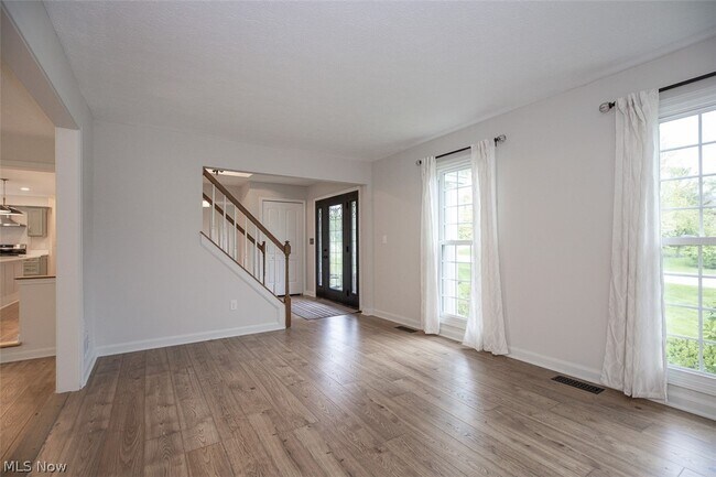 Building Photo - 7528 Lakedge Ct