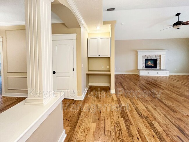 Building Photo - 2179 N Eagle Creek Ln
