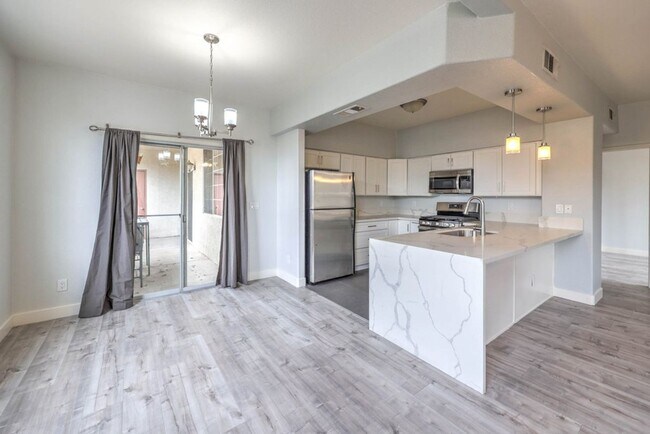 Building Photo - First-Floor 3BR/2BA Gated Condo with Resor...