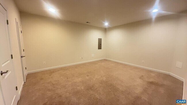 Building Photo - 2402 Winthrop Dr
