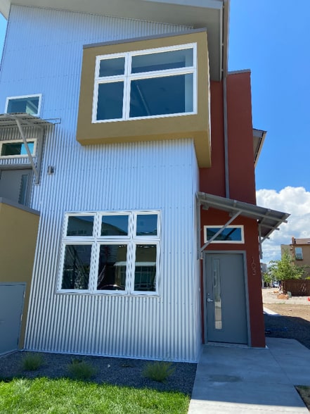 Primary Photo - 902 Blondel St