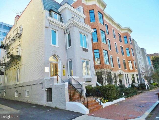 Building Photo - 2120 N St NW