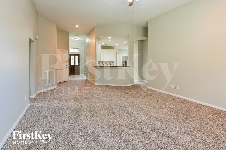 Building Photo - 23722 River Pl Dr