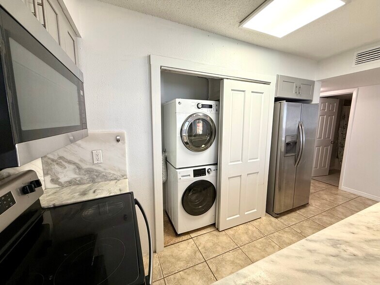 Building Photo - 3930 S Roosevelt Blvd