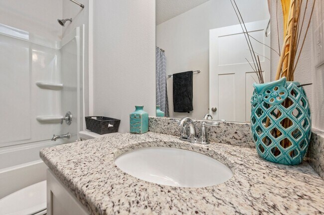 Building Photo - Stunning 4 Bedroom, 3 Bath Home in Shoal R...
