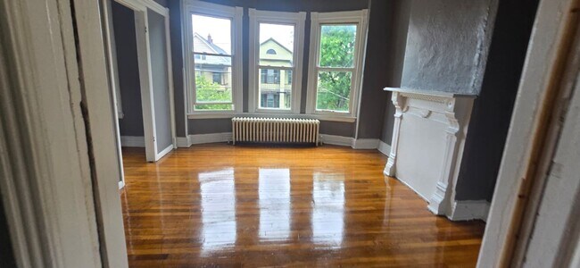 Building Photo - 4 bedroom, 1 bath