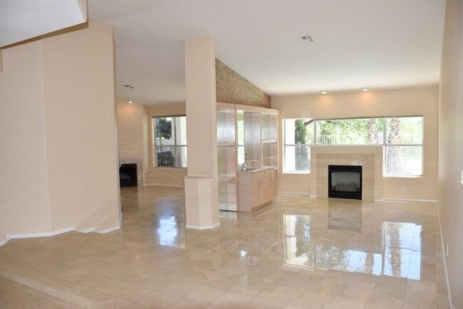Building Photo - Gorgeous 4 bedroom single story home with ...
