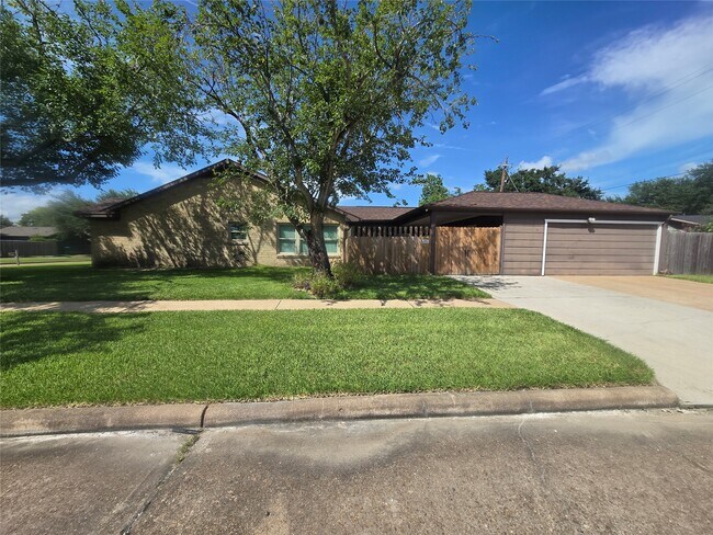 Building Photo - 9802 Sagepike Dr