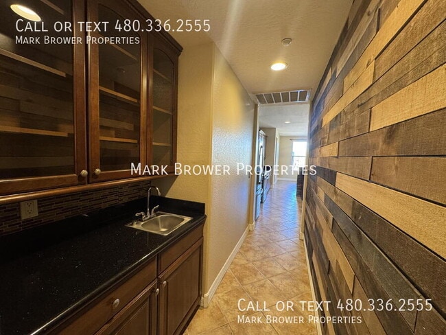 Building Photo - 21104 W Sage Hill Rd