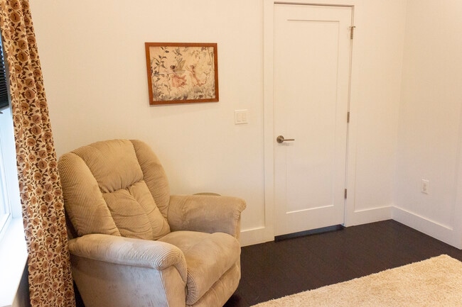 Building Photo - 1409 Singleton Ave