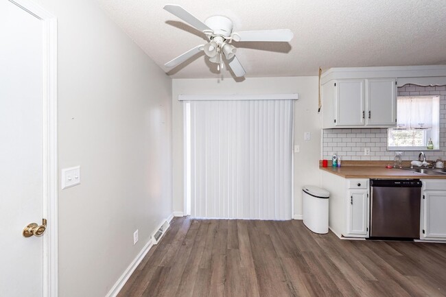 Building Photo - 444 Academy Rd