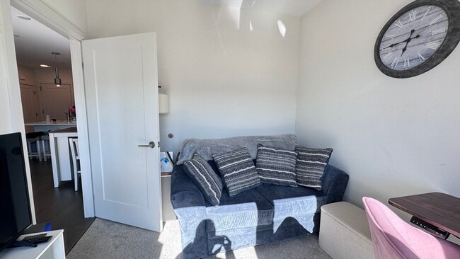 Building Photo - 65 Lewis St